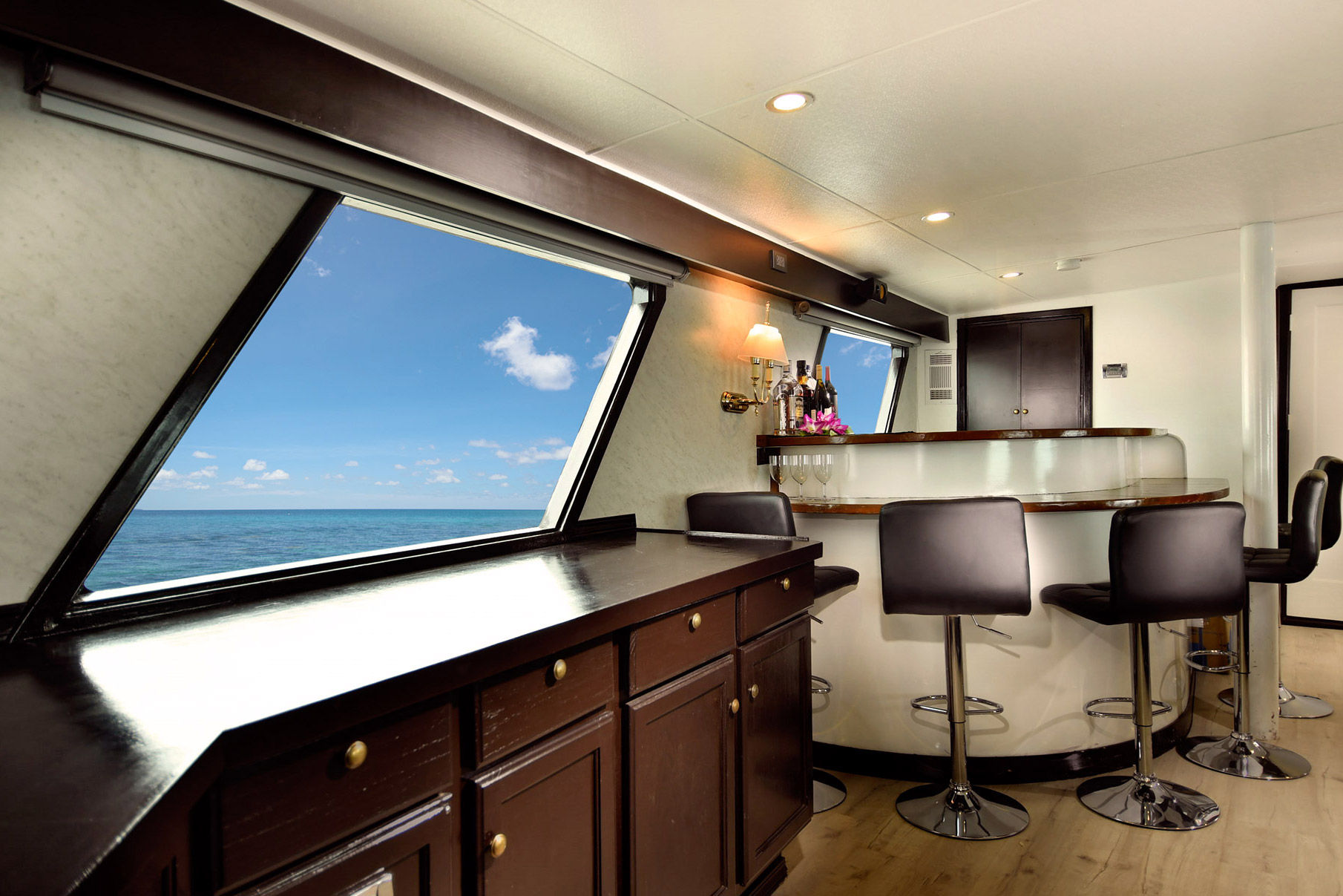 Salon interior - Solomons Master