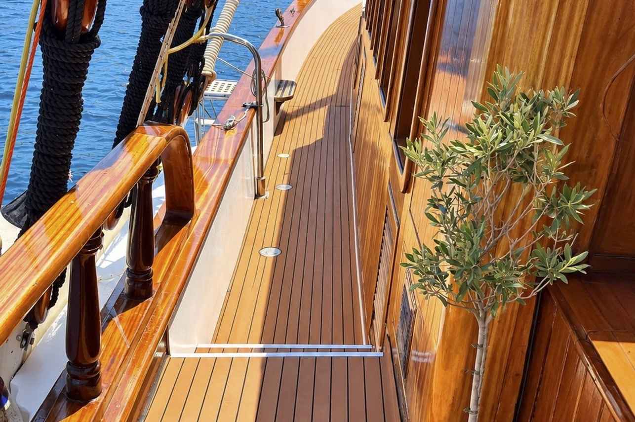 Side Deck