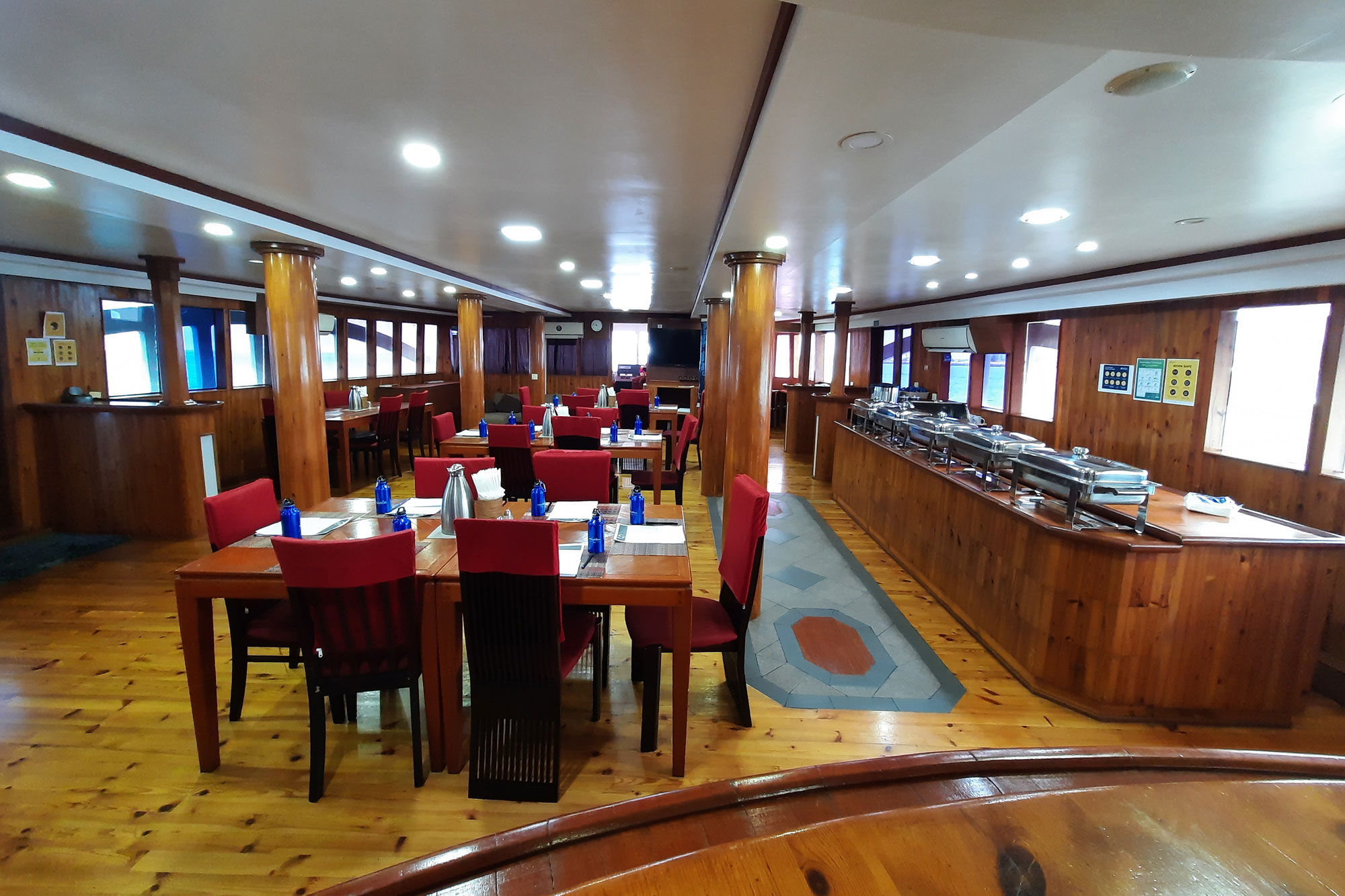 Salle à manger  - Top Class Cruising - Sunseeker