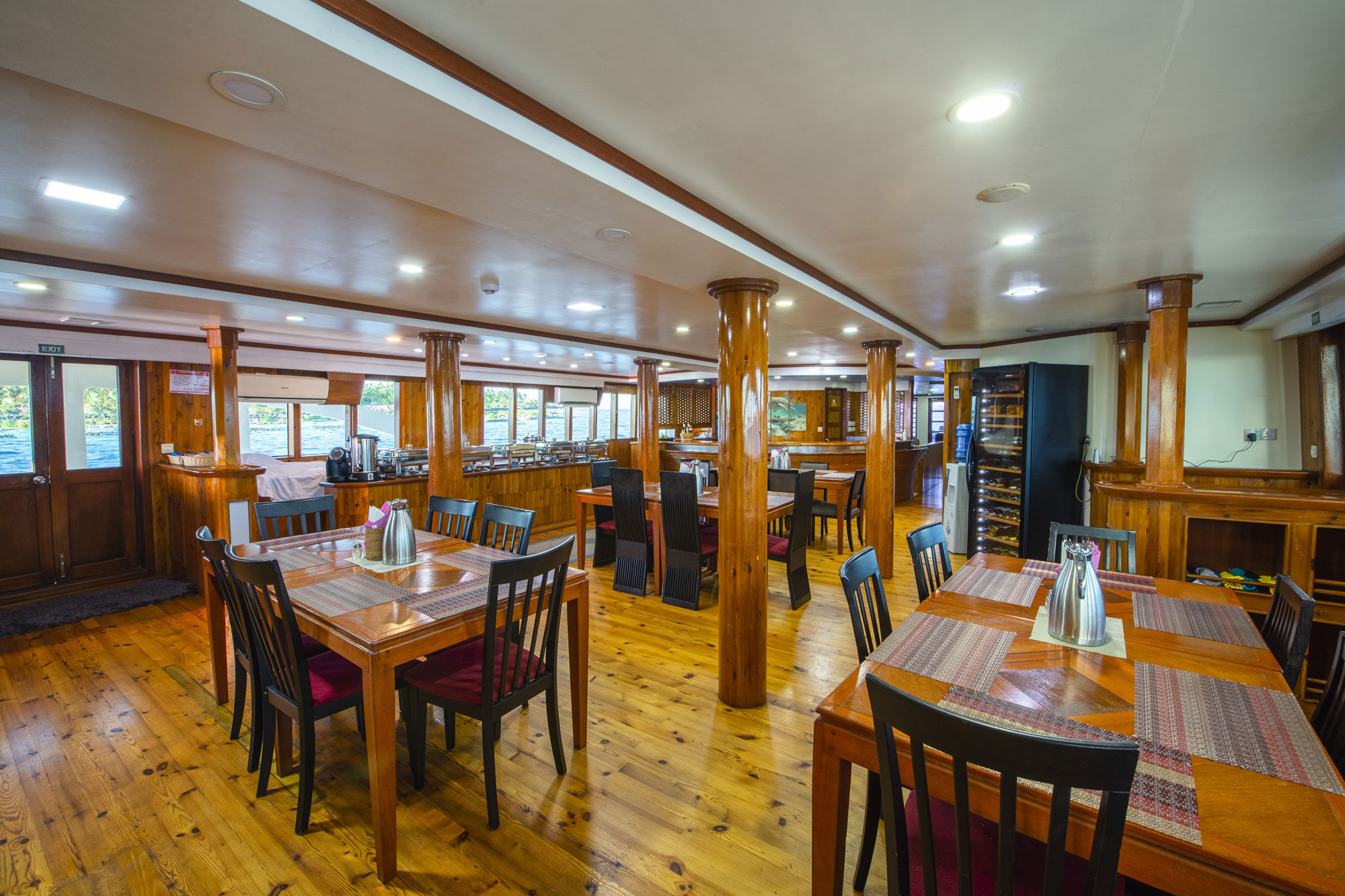 Restaurant - Top Class Cruising - Sunseeker