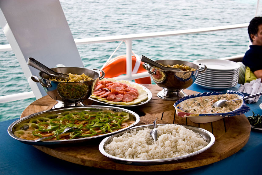 Comida a bordo - Jardines Avalon Fleet