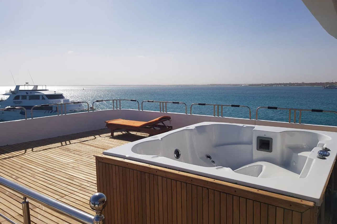 Sky Deck Jacuzzi