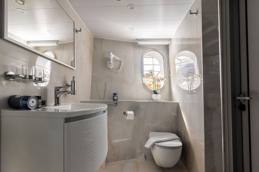 En-Suite bathrooms - Suzana