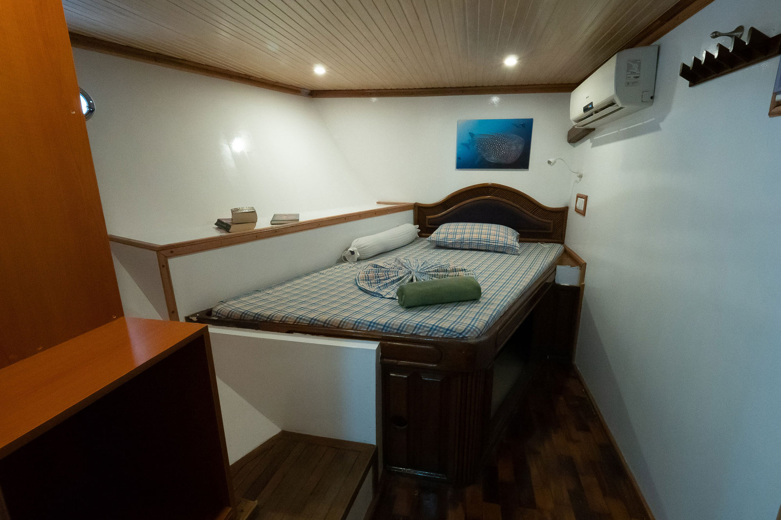 Lower Deck Single, photo 1