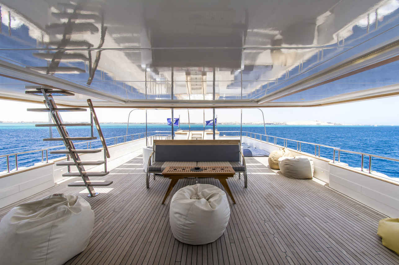 Outdoor Dining - Golden Dolphin IV