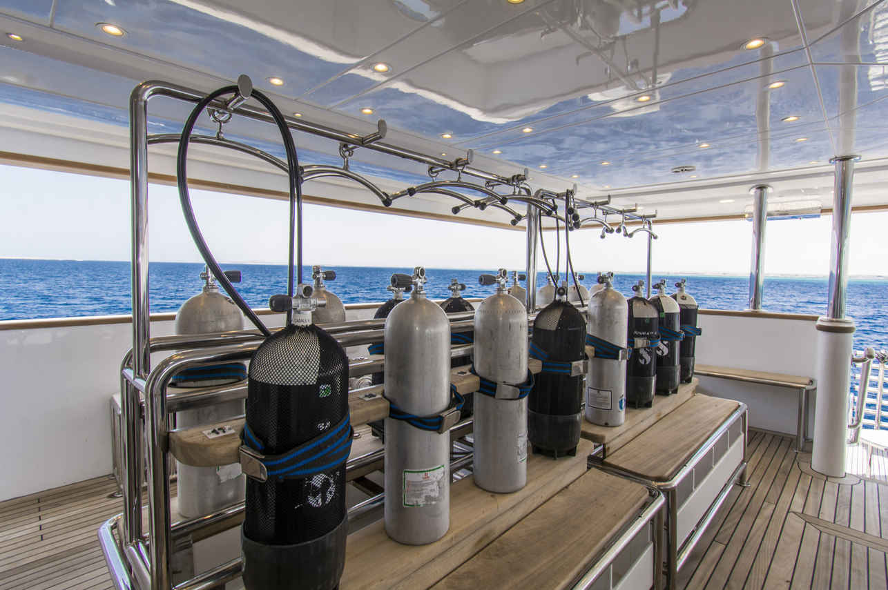 Dive deck - Golden Dolphin IV