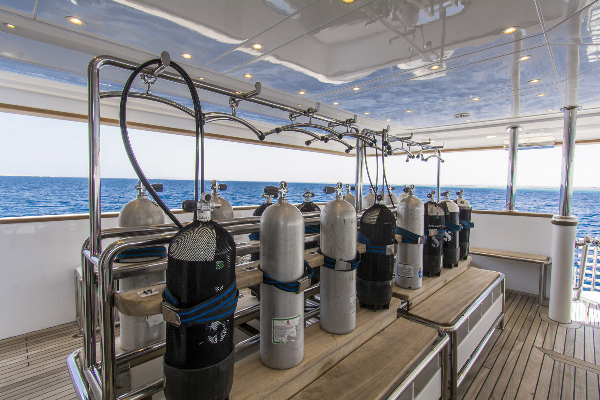 Dive deck - Golden Dolphin IV