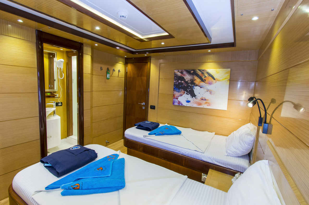 Twin Cabin - Golden Dolphin IV