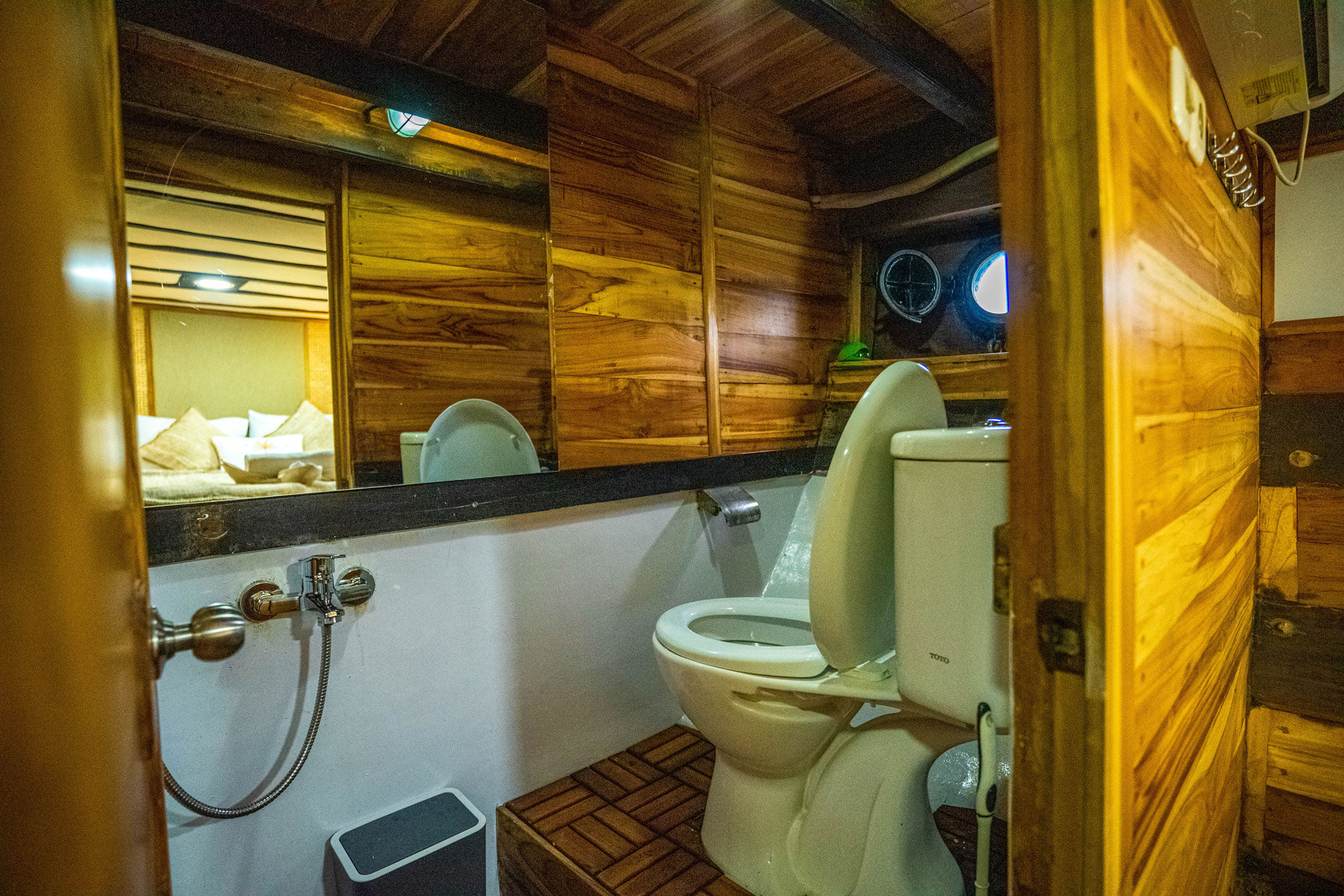 Private Cabin En-suite Bathroom