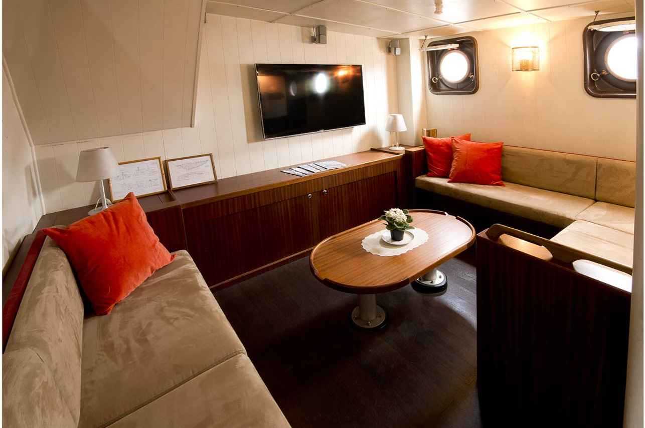 Salon interior - Kinfish