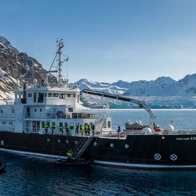 Xplorer Rover Arctic Explorer Cruise Ship, Arctic - LiveAboard.com