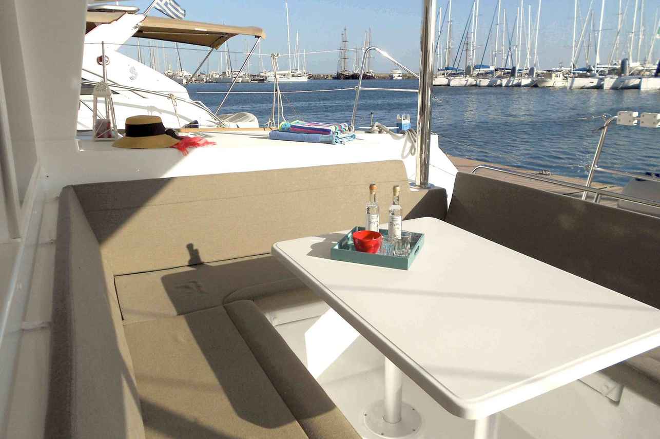 Lounge Aperta - I2I Catamaran Fleet