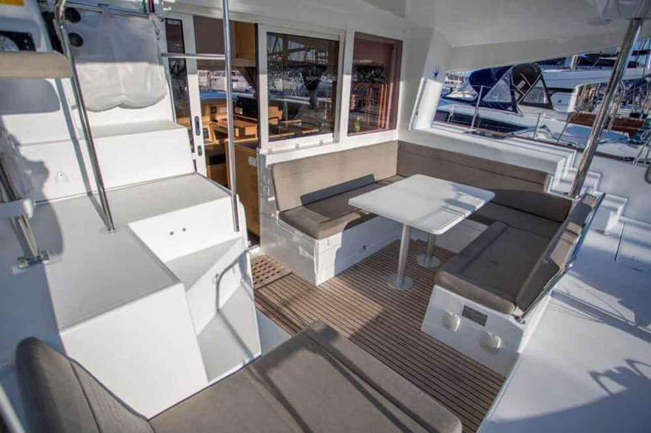 Lounge Aperta - I2I Catamaran Fleet