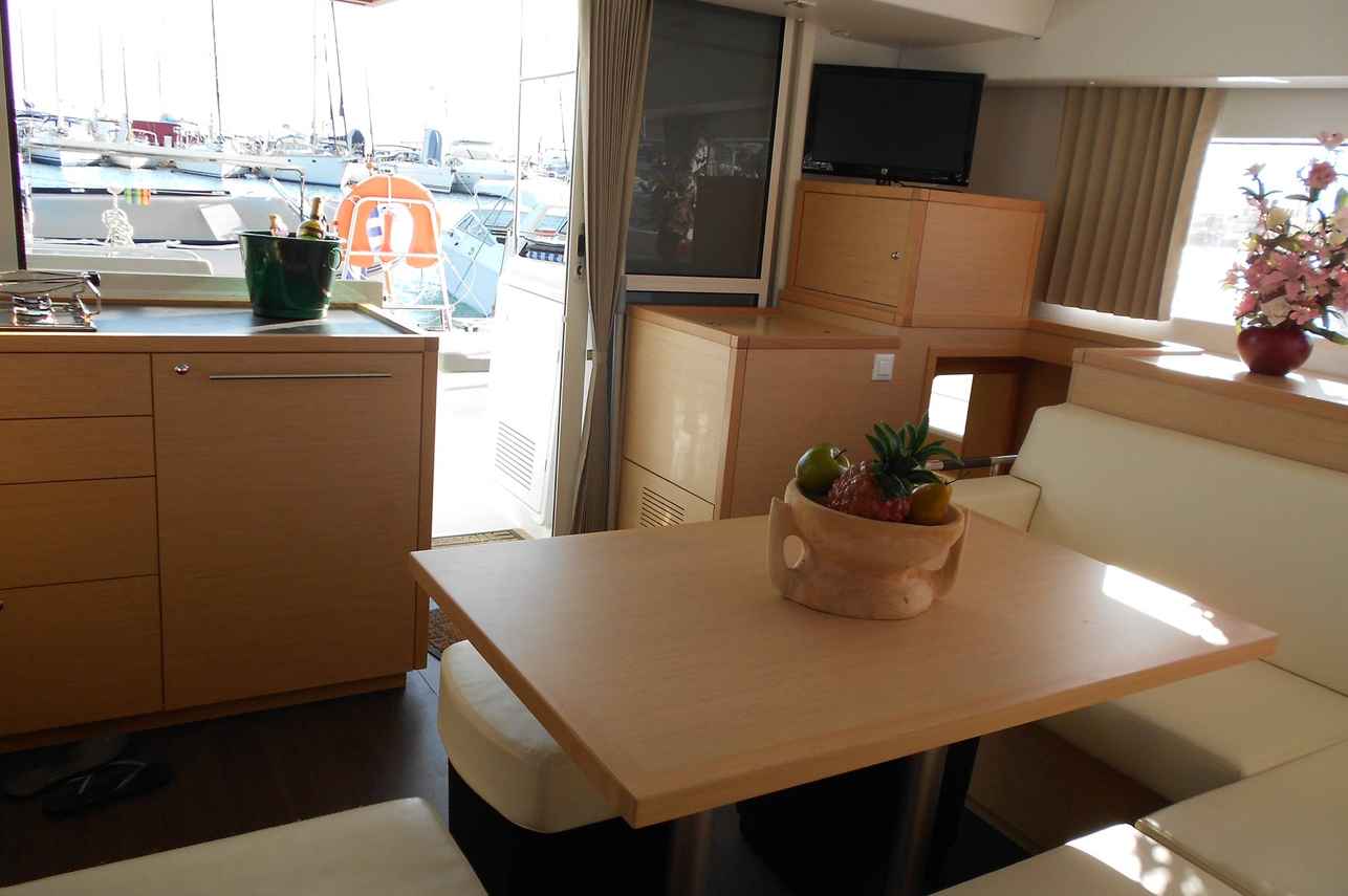 Sala da pranzo - I2I Catamaran Fleet