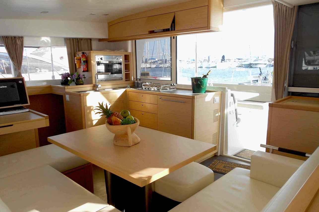 Sala da pranzo - I2I Catamaran Fleet
