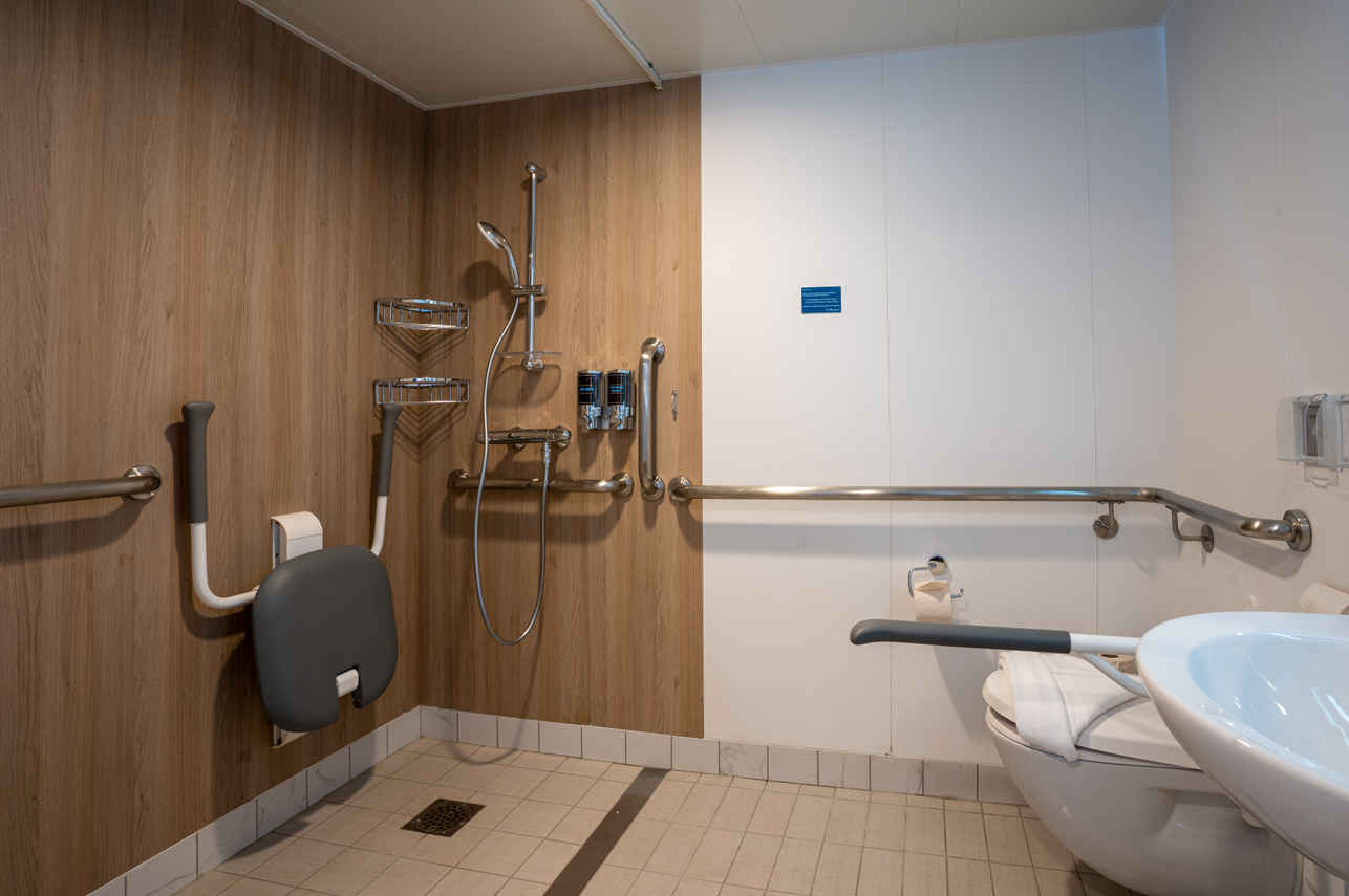 Category C XL Cabin Ensuite Bathroom