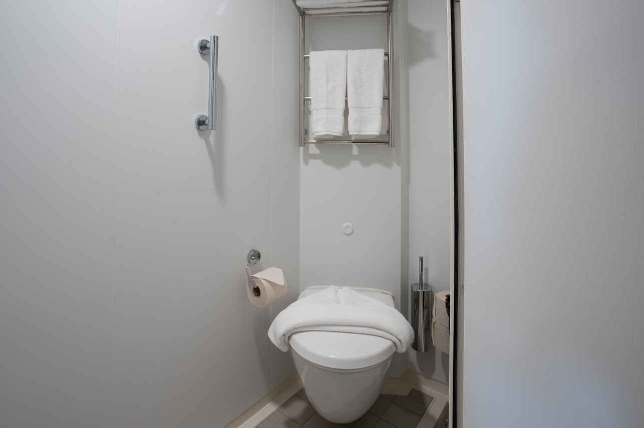 Category G Cabin Ensuite Bathroom