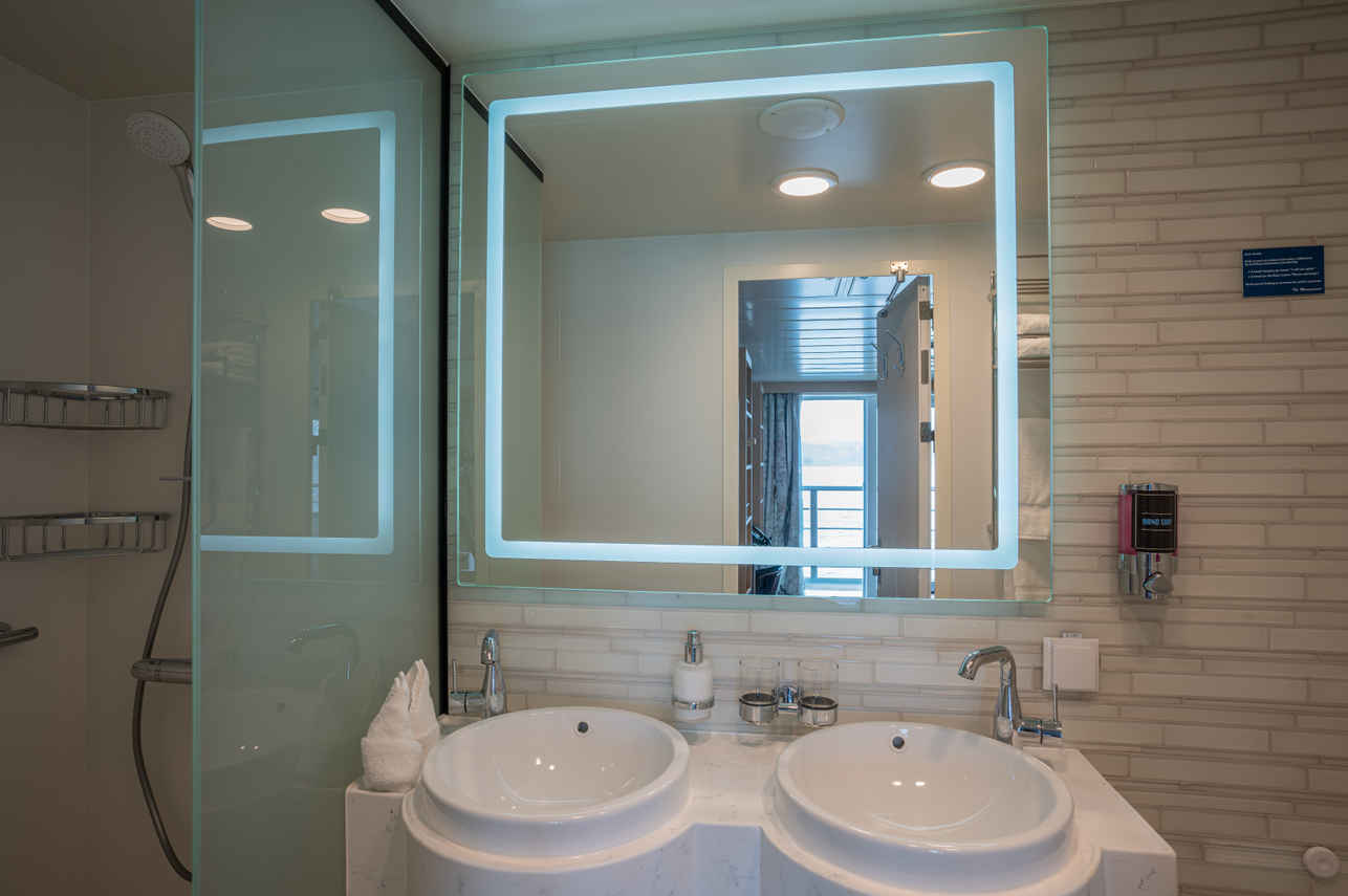 Freydis - Premium Suite Ensuite Bathroom