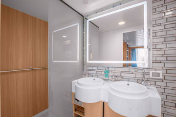 Polar Premium Suite Bathroom