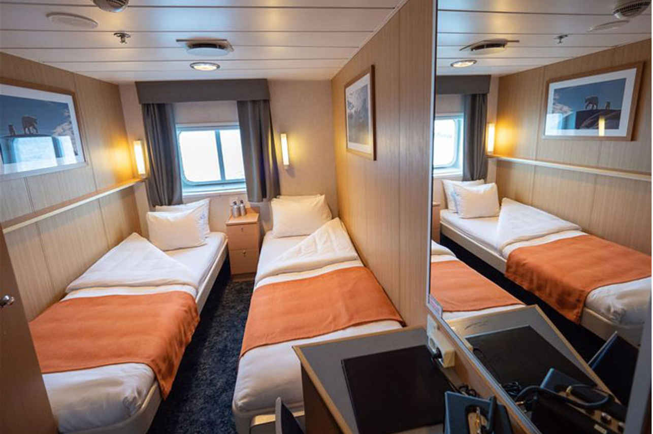Twin Cabin Private