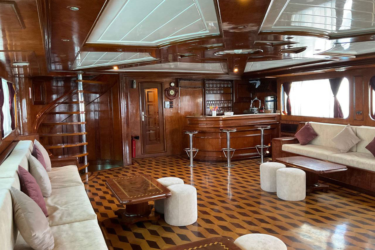 Salon interior - Sea Scorpion