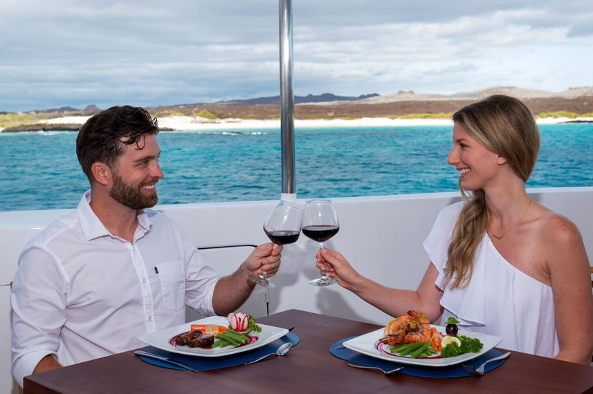Outdoor Dining - Galapagos Horizon