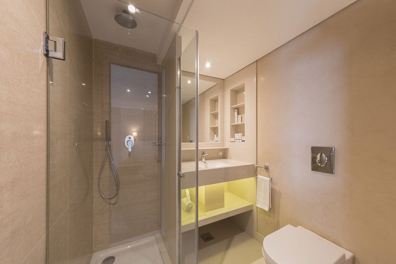 En-Suite bathrooms - Steigenberger Regency
