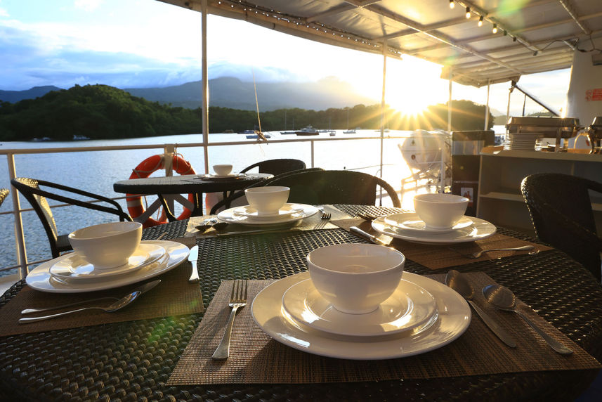 Abendessen im Freien - Palau Sport