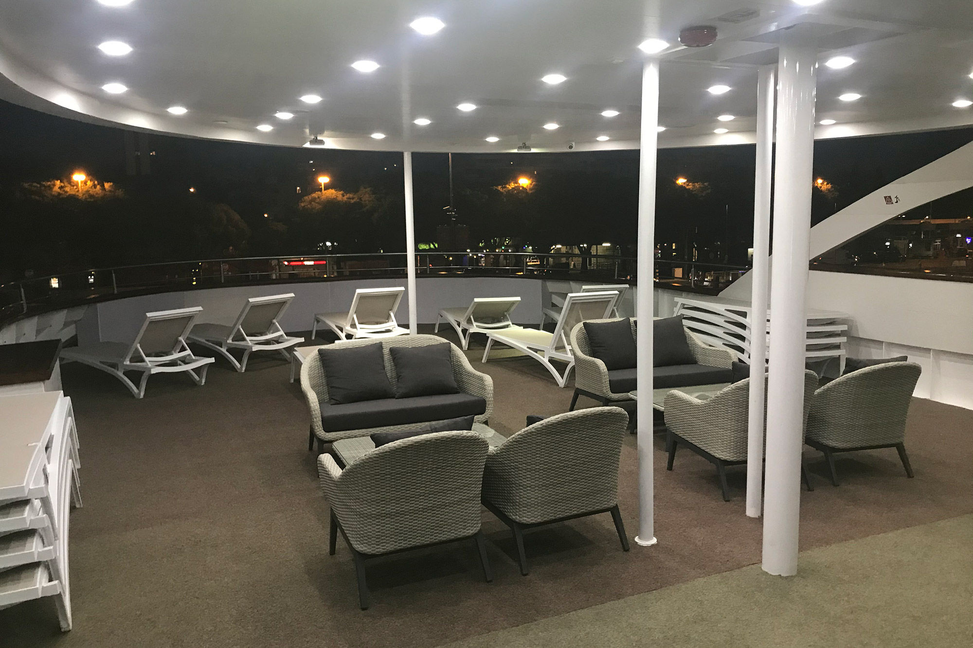 Outdoor Lounge - San Spirito