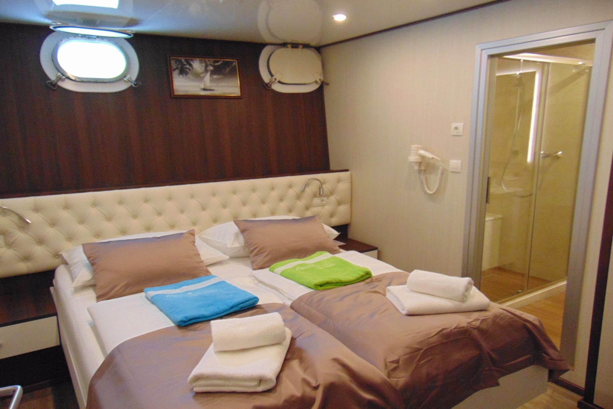 Lower Deck Cabin - Invictus