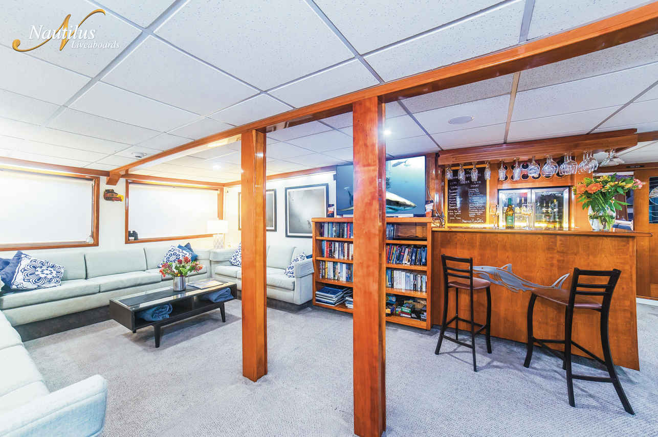 Indoor salon - Nautilus Explorer Costa Rica