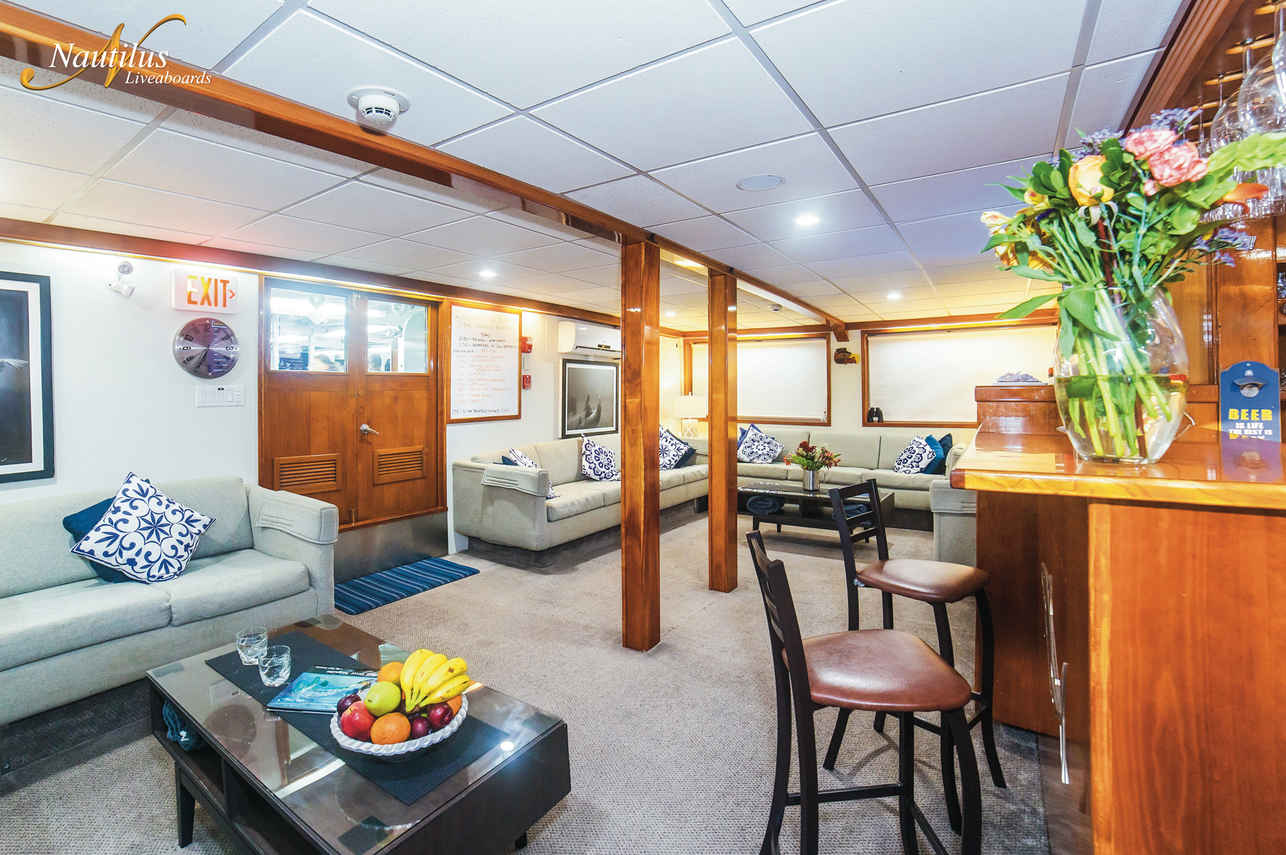Indoor salon - Nautilus Explorer Costa Rica