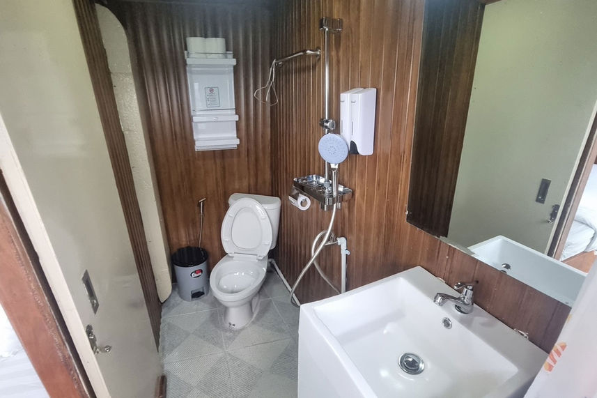 #ensuite-bathrooms - Lucky Marine Liveaboard