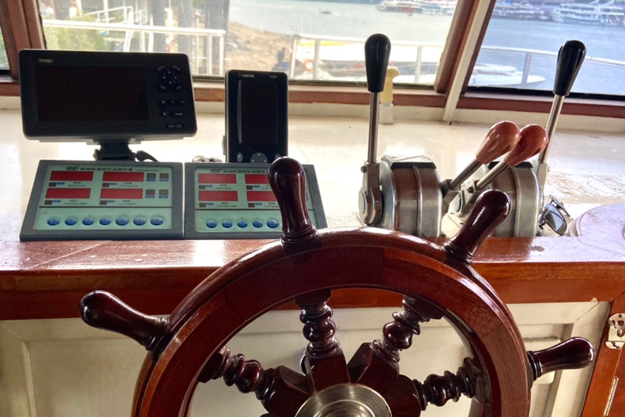 Captains Helm - Lucky Marine Liveaboard