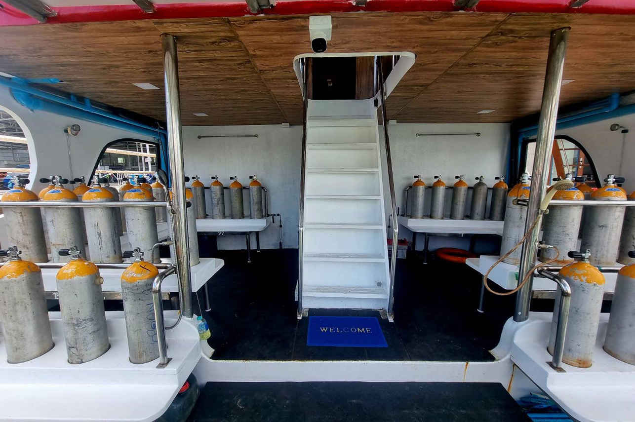 Duikplatform - Lucky Marine Liveaboard