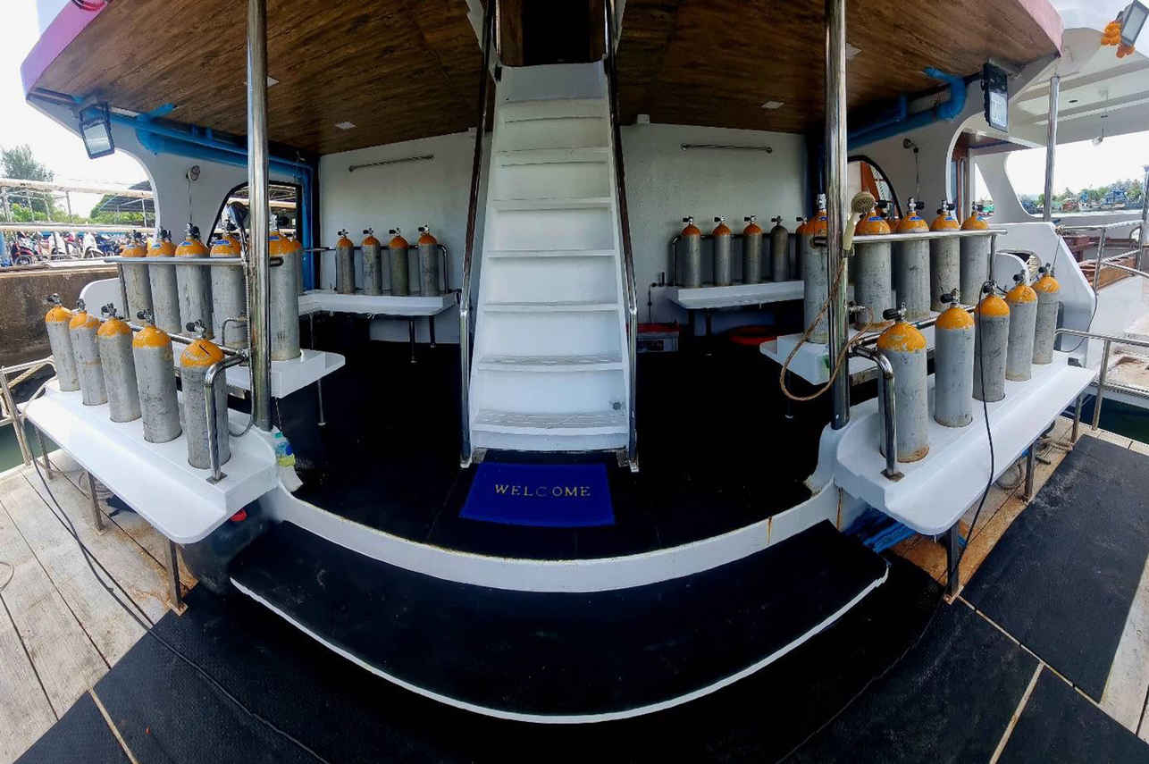 Duikplatform - Lucky Marine Liveaboard