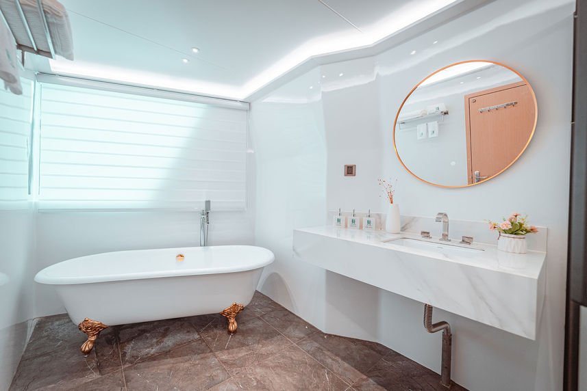 En-Suite bathrooms - White Pearl