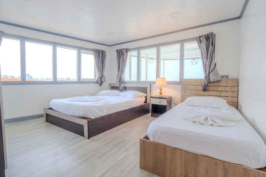 Panoramic Suite Cabins (201-202)