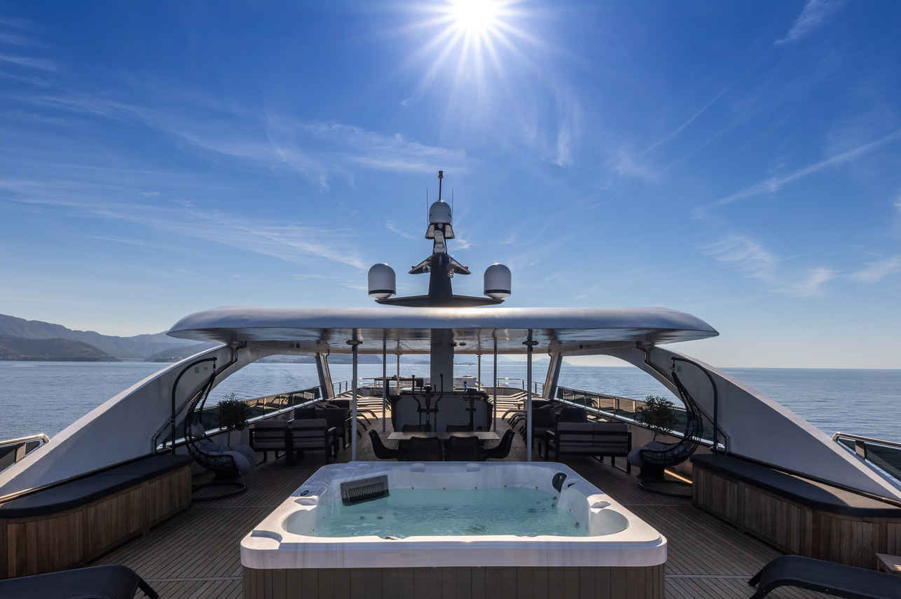 Katarina Line Deluxe Superior - Aurelia Sundeck