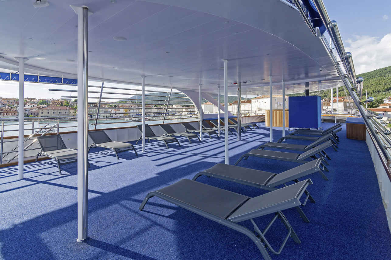 Alpha - Sundeck