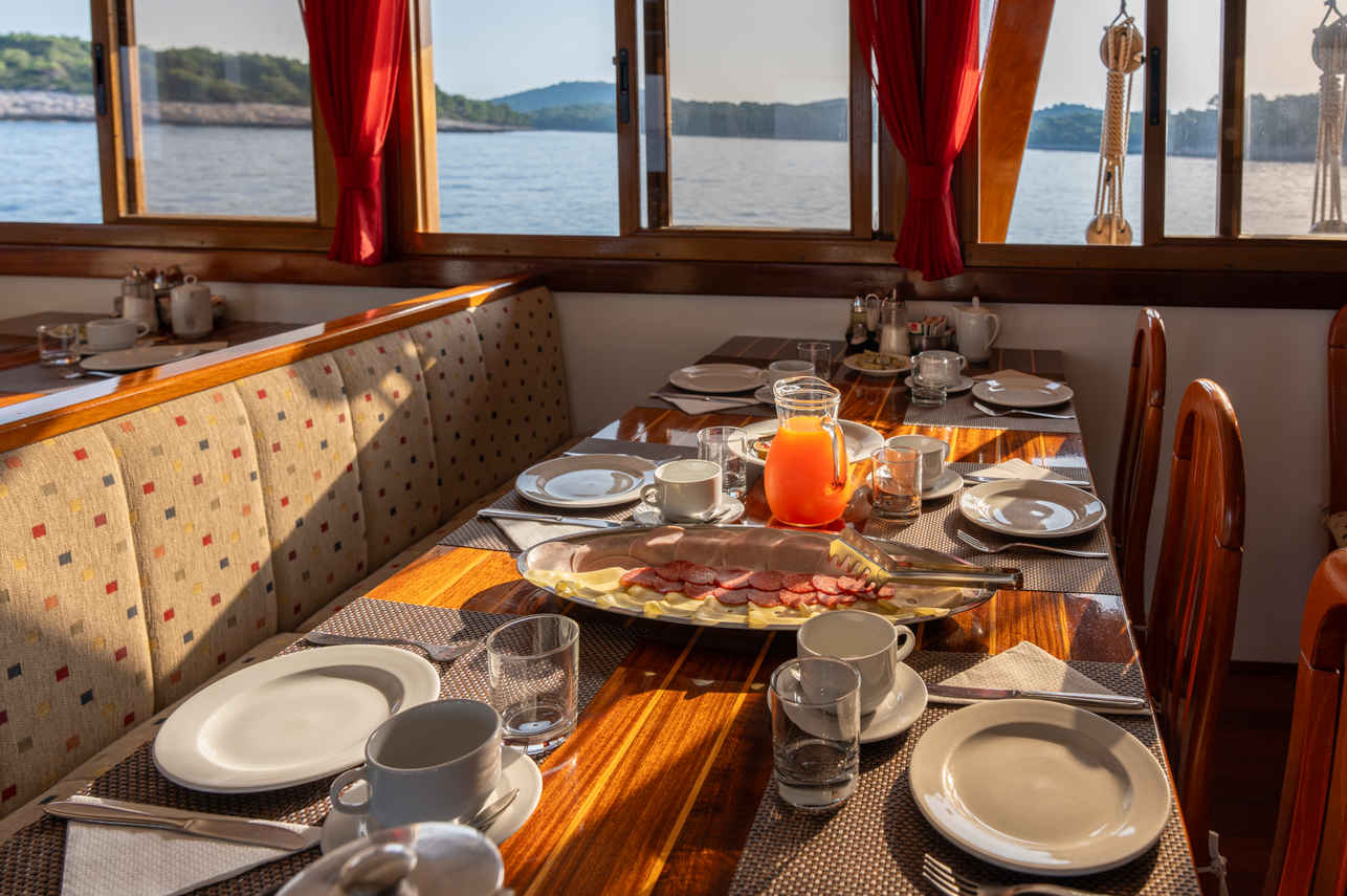 #diningroom  - Idriva Premium