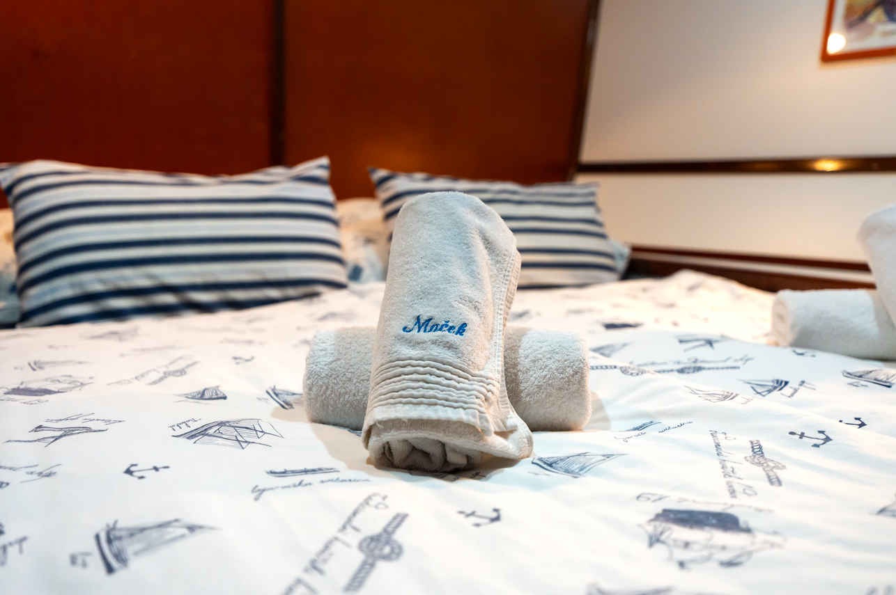 Macek - Double Cabin