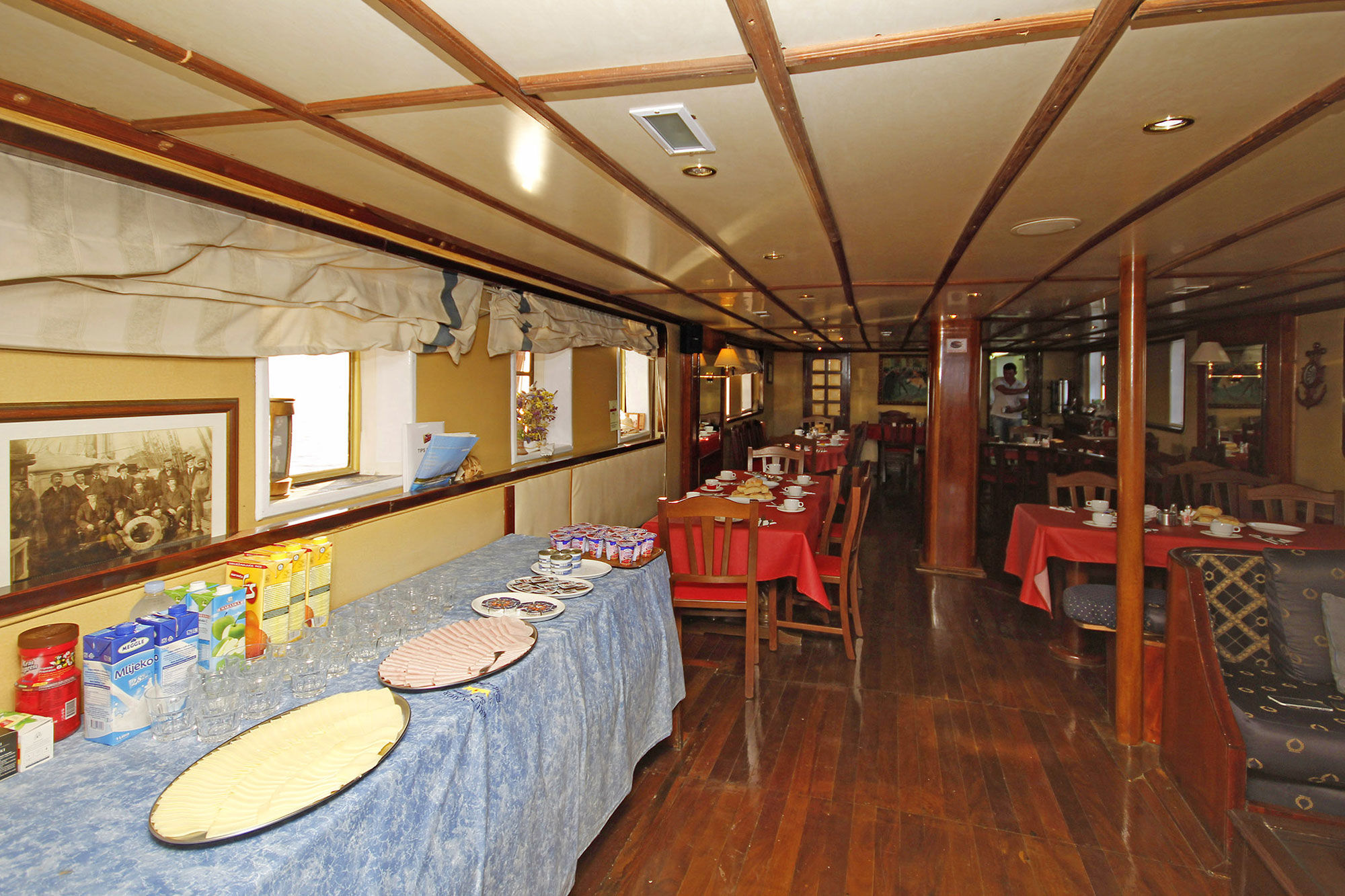 Kruna Mora - Dining Room