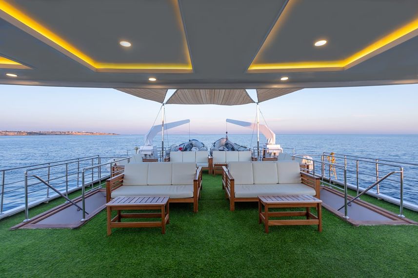 Salon exterior  - Saudi Pioneer