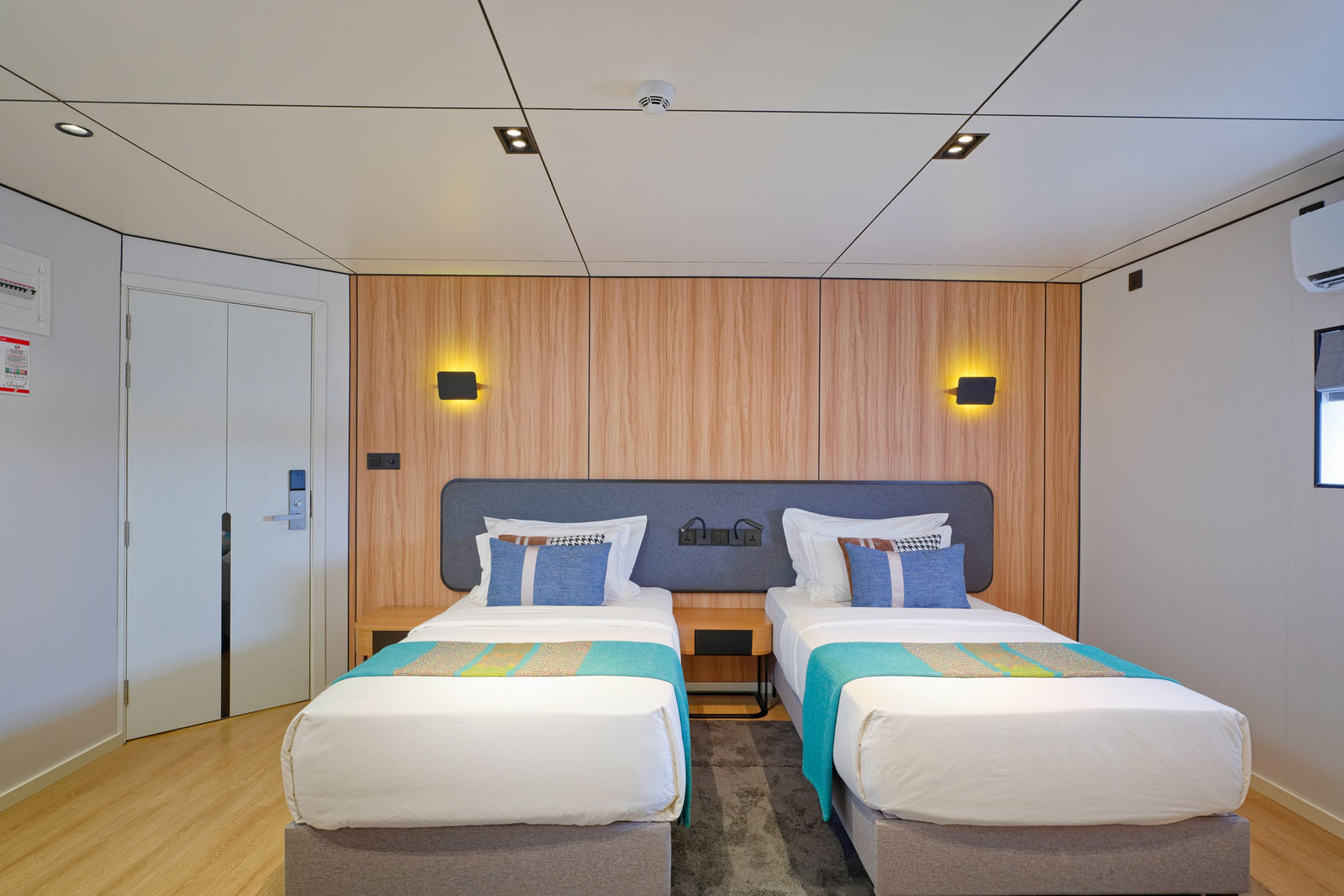 Lower Deck Cabins, photo 1