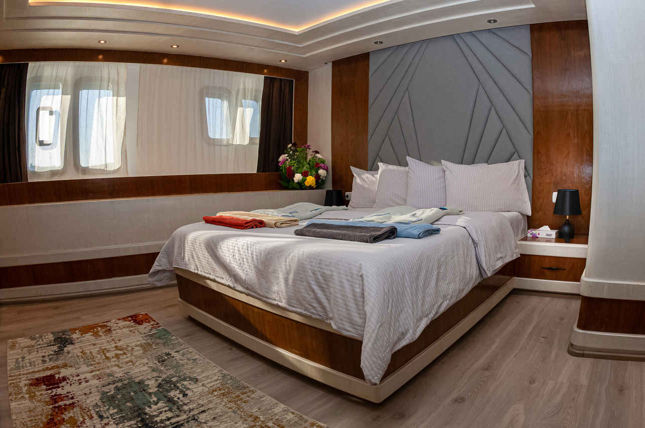 Suite - Seawolf Steel