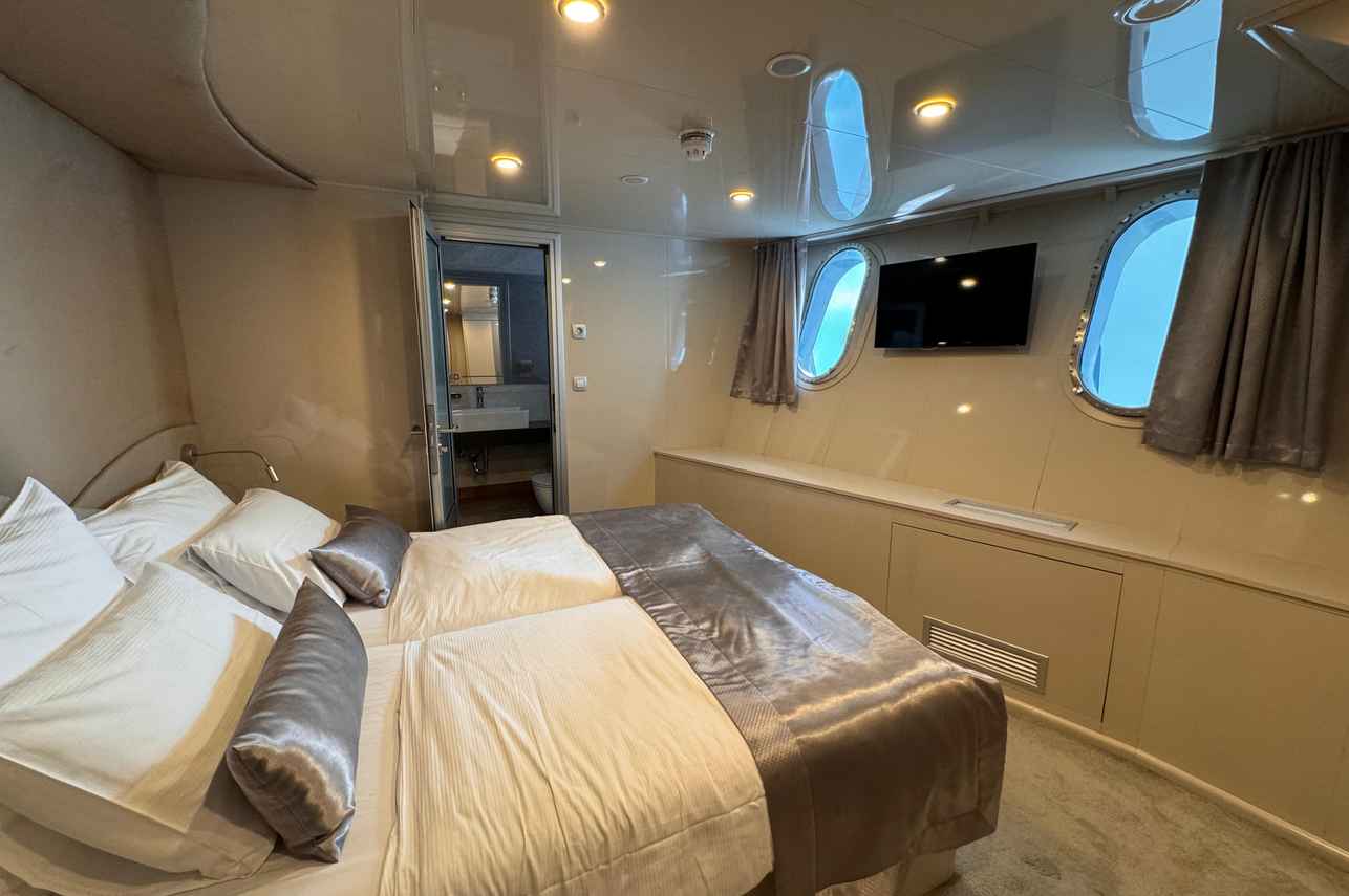 Lower Deck Cabin - Roko