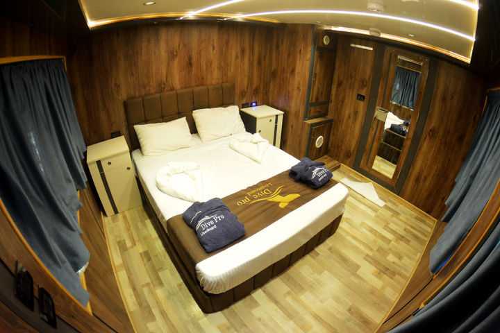 Top Deck Honeymoon Suite