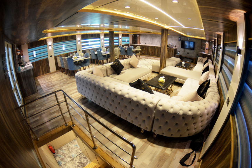 Salon interior - Sea Pearl