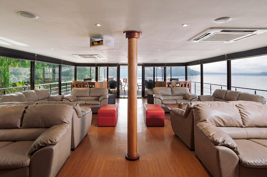 Salon interior - Anakonda Amazon Cruise